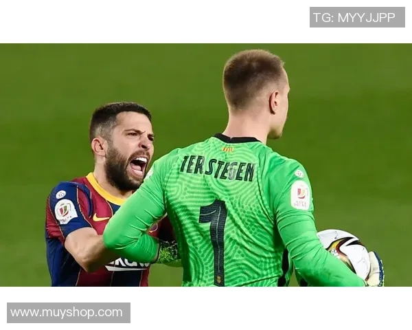 国王杯激战多特蒙德凭乌龙球险胜莱比锡引发争议判罚讨论